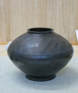 梅文銀象嵌鋳銅花瓶 文化遺産オンライン