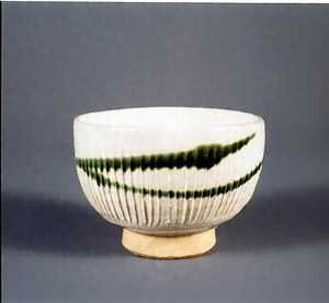 白瓷緑彩文茶碗