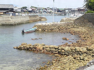 出羽島港口の東西の大波止の石積み