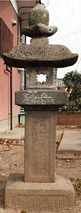 畔吉諏訪神社大山石灯籠