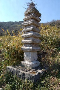 白粉石の多重塔