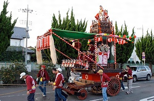 平和町（旧向町）雷電神社の山車