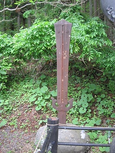 尾崎神社の鋳鉄製宝剣