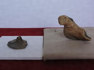 有形文化財　考古資料　鏡形土製品、鳥形土製品