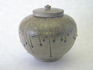 灰釉陶器蓋付短頸壺