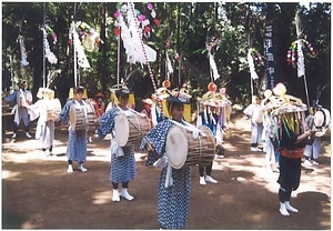 中郷太鼓踊（諏訪神社夏の例祭に伴う芸能）