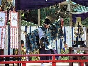 若宮八幡神社太々神楽 わかみやはちまんじんじゃだいだいかぐら