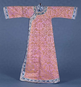 旗袍 紫地卍字つなぎに五福捧寿文様緞子