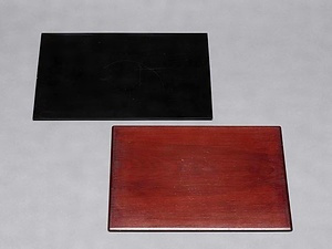 黒真塗矢筈薄板および春慶塗松木薄板
