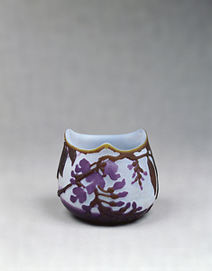 ガラス白地紫藤文鉢