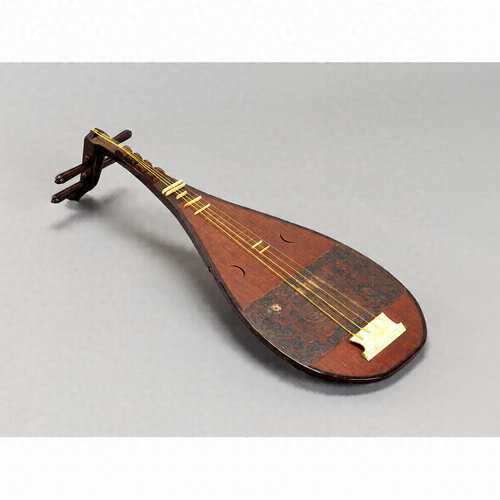 形式が分類しにくい古い琵琶 撥付 - 和楽器