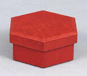 槻製赤漆六角形菓子器