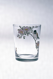 型吹き焼付桜に雀図ガラスコップ