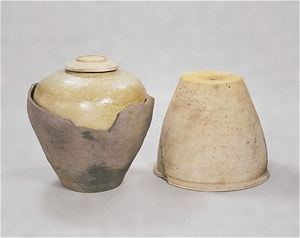 Cinerary urn excavated from Yasato-machi, Niihari-gun, Ibaraki