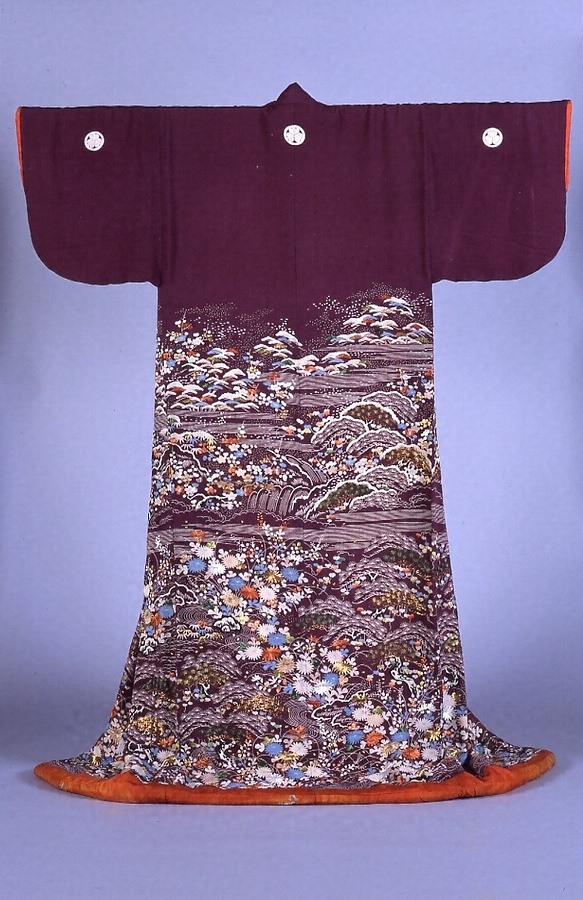 紫縮緬地葵紋付松竹梅菊水模様小袖 文化遺産オンライン