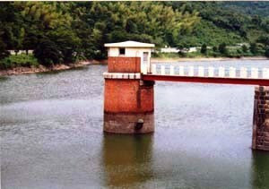 下関市水道局内日第一貯水池取水塔