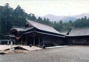 彌彦神社拝殿