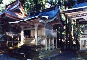 彌彦神社摂社草薙神社