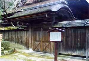西教寺客殿通用門