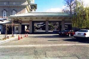 祇園甲部歌舞練場正門