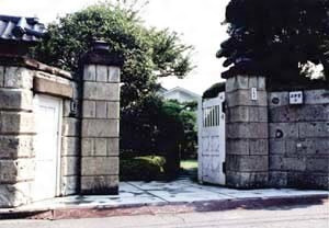 二木屋（旧小林英三家住宅）門及び塀