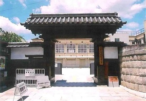 京都市学校歴史博物館（旧京都市立開智小学校）正門