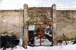 旧相川拘置支所門及び塀