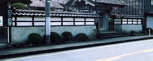 本光寺塀