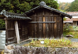 平尾家住宅ポンプ小屋及び板塀