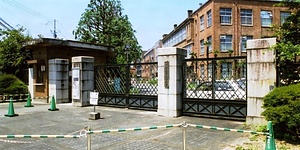 京都工芸繊維大学（旧京都高等工藝學校）正門及び門衛所