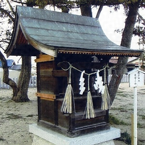 泊神社末社種子神社本殿