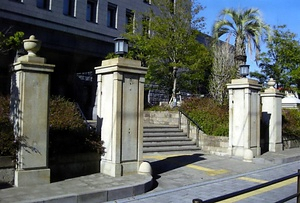 旧鹿児島県庁舎正面門
