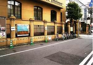 京都芸術センター正門及び塀（旧京都市立明倫小学校正門及び塀） きょうとげいじゅつせんたーせいもんおよびへい（きゅうきょうとしりつめいりんしょうがっこうせいもんおよびへい）