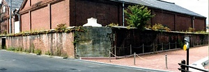 旧紐育スタンダード石油会社倉庫煉瓦塀