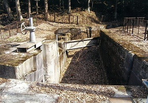 旧島守発電所水槽
