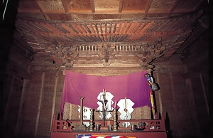 赤神神社五社堂（中央堂）内厨子