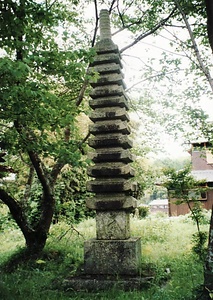 射手神社十三重塔（南方塔）