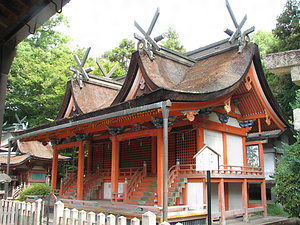 泉穴師神社本殿