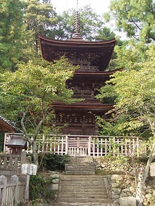 八幡神社三重塔