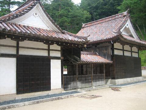 旧閑谷学校聖廟 中庭 文化遺産オンライン