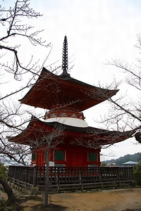 厳島神社多宝塔