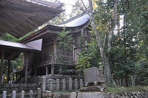 竜山八幡神社本殿