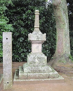 亀井八幡神社宝篋印塔