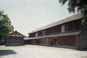 旧風間家住宅 中蔵・奥蔵 かざまけじゅうたく なかぐら、おくぐら