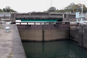 富岩運河水閘施設（中島閘門） 中島橋