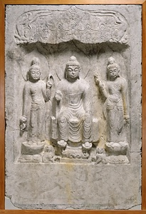 石造浮彫三尊仏龕