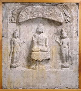 石造浮彫三尊仏龕