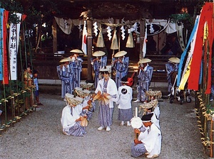 御宝殿の稚児田楽・風流 ごほうでんのちごでんがくふりゅう