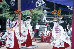 加茂神社の稚児舞