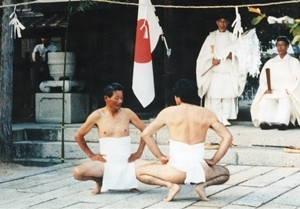 玉祖神社の占手相撲